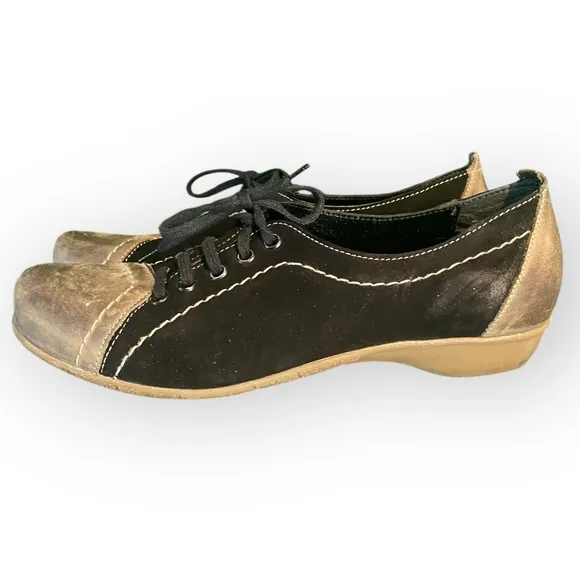 10-033 V-Italia Lace Up Shoes