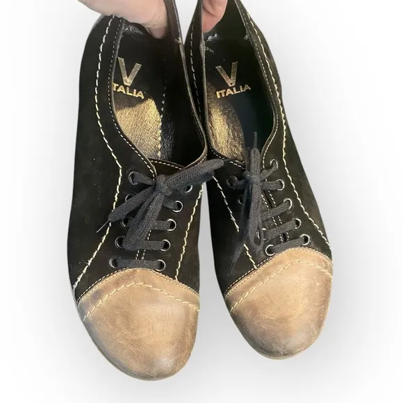 10-033 V-Italia Lace Up Shoes