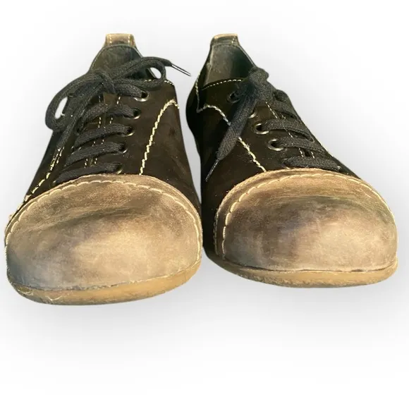 10-033 V-Italia Lace Up Shoes