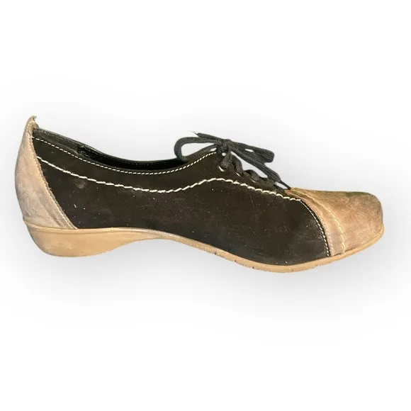 10-033 V-Italia Lace Up Shoes