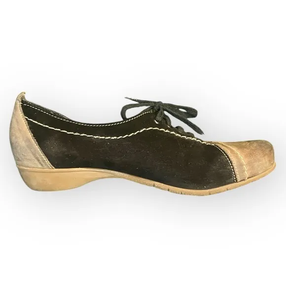 10-033 V-Italia Lace Up Shoes