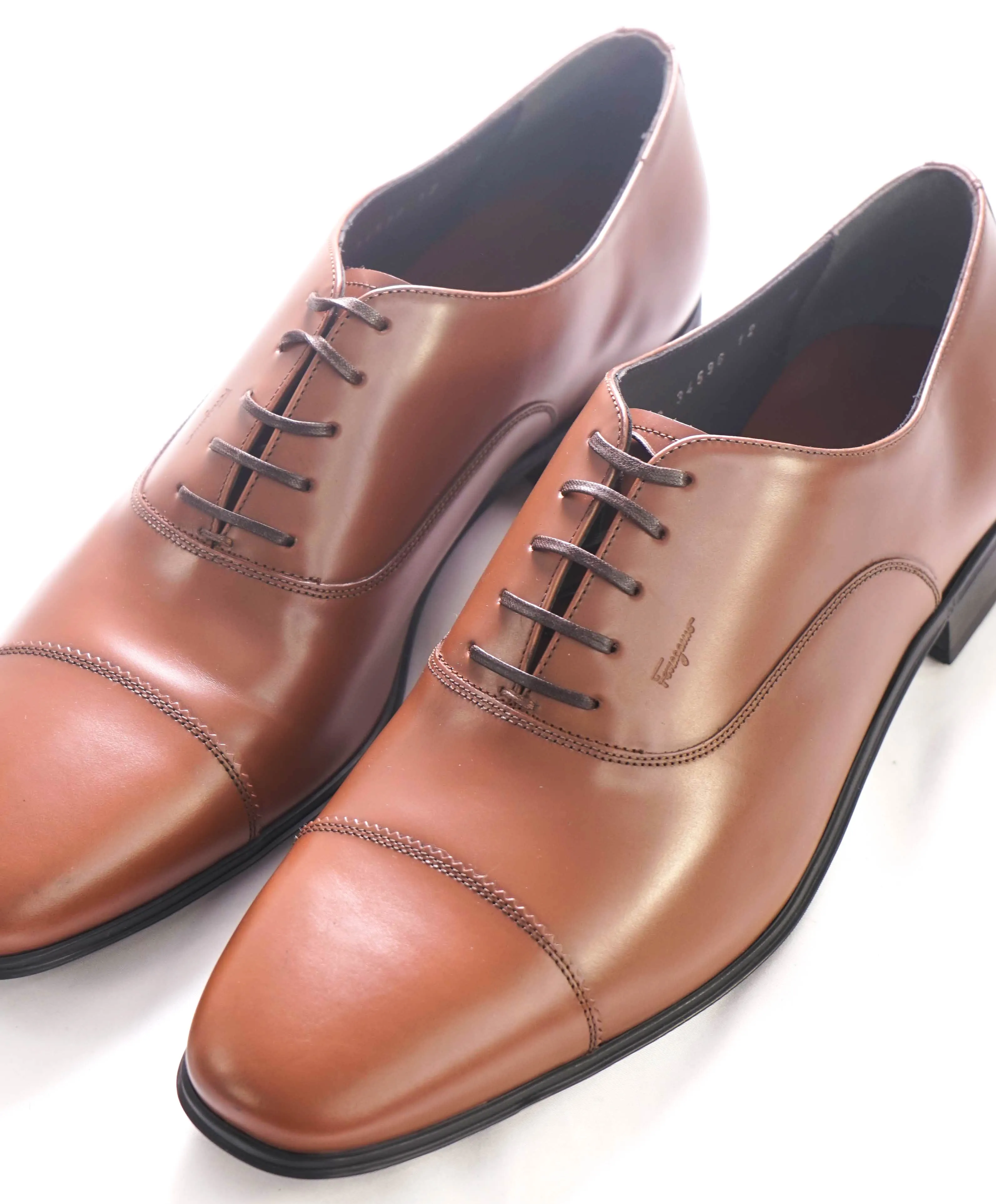 $750 SALVATORE FERRAGAMO - Logo Engraved Brown Oxford - 12 D
