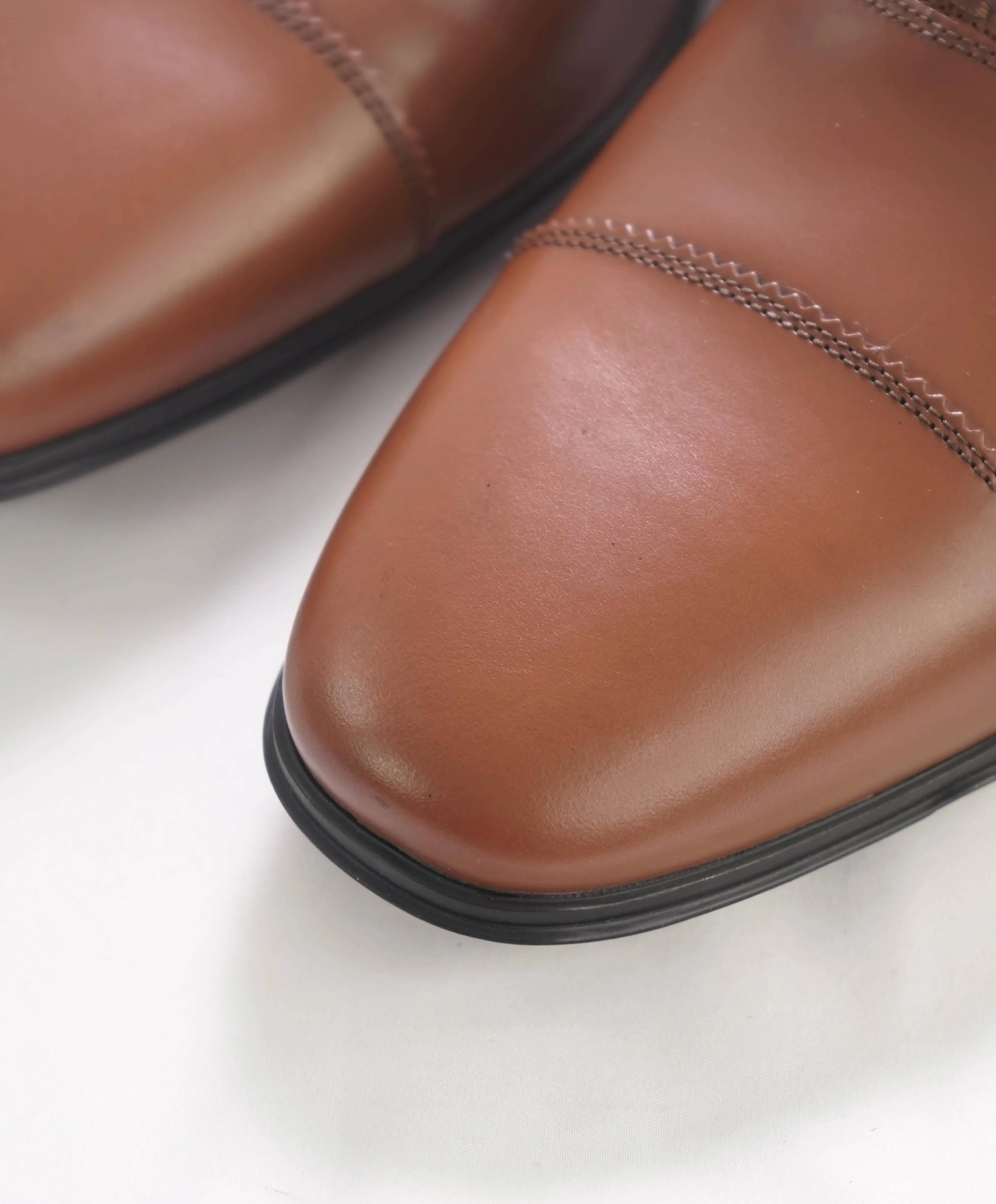 $750 SALVATORE FERRAGAMO - Logo Engraved Brown Oxford - 12 D