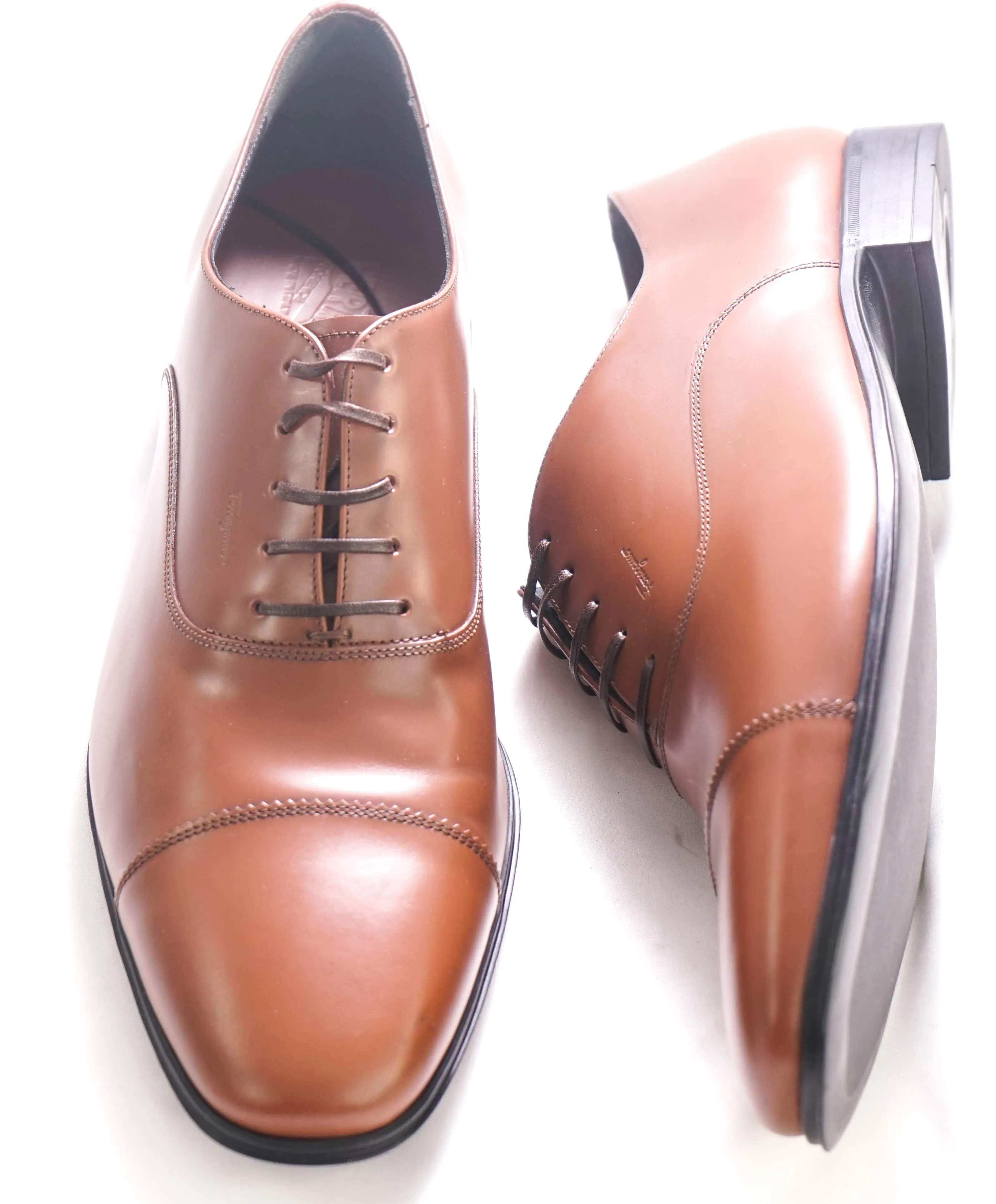 $750 SALVATORE FERRAGAMO - Logo Engraved Brown Oxford - 12 D