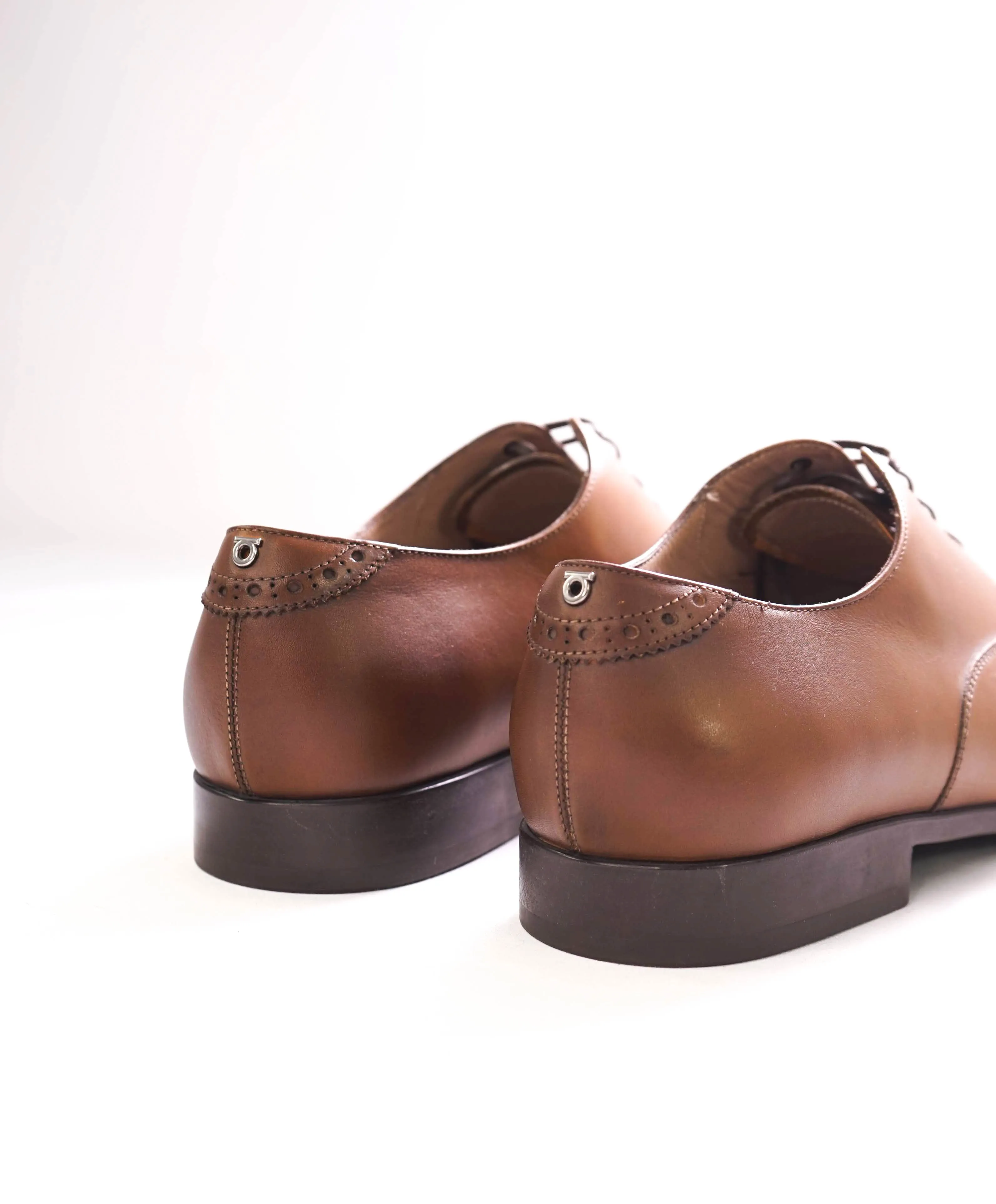 $750 SALVATORE FERRAGAMO - "TRISTANO" Apron-Toe Oxford - 9.5 E US