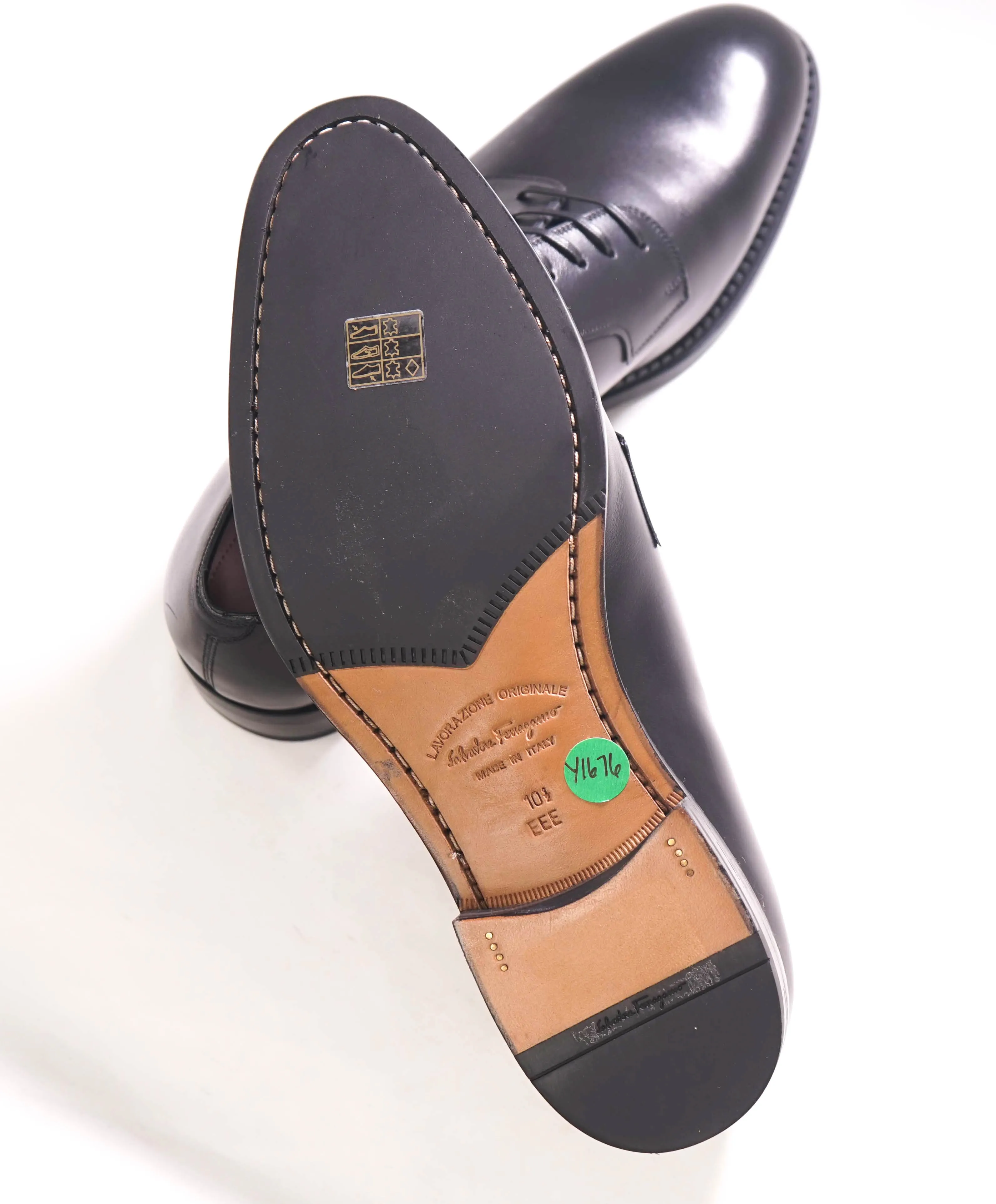 $895 SALVATORE FERRAGAMO - Black Leather Smooth Vamp Lace-Up Oxford  - 10.5