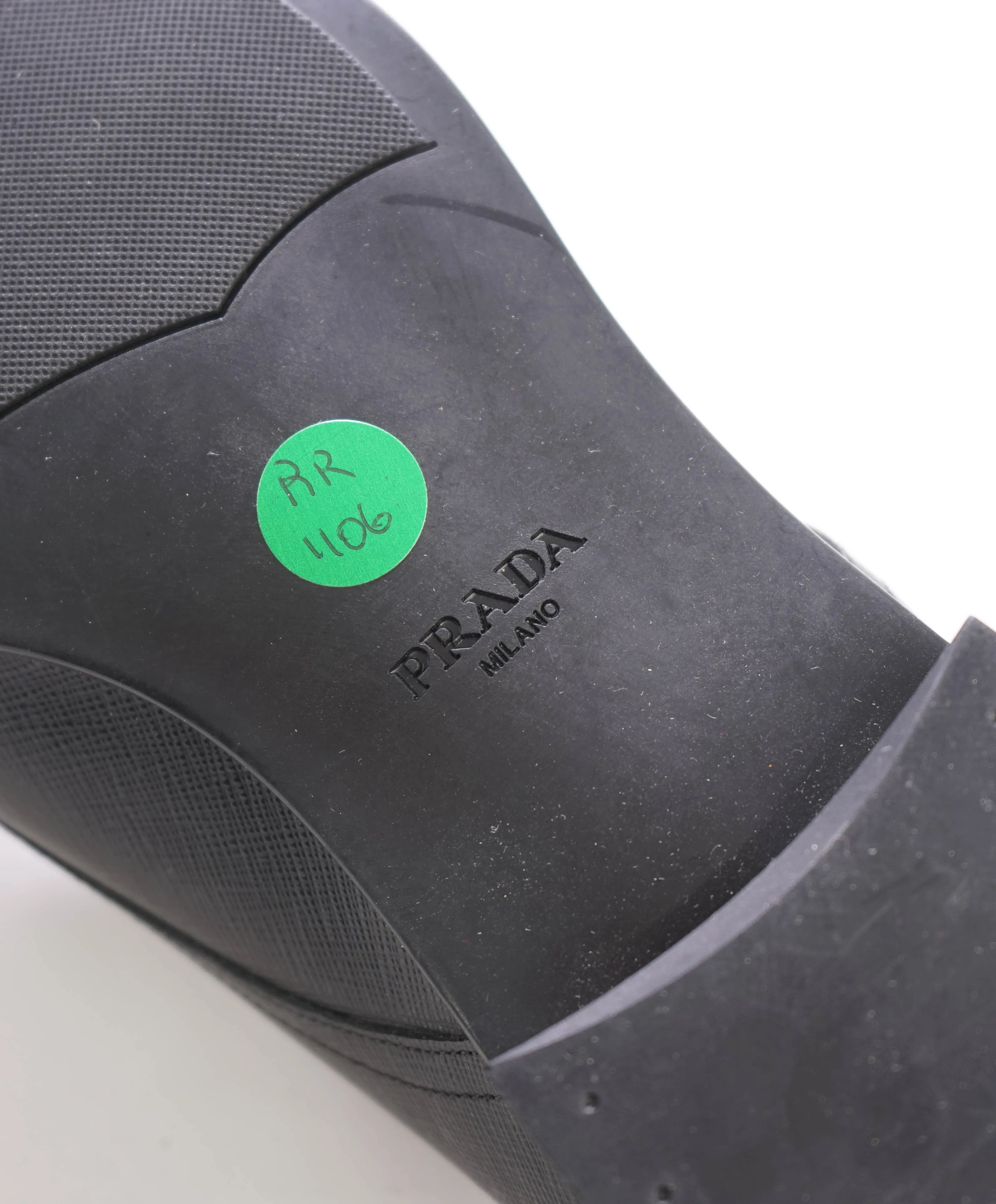 $950 PRADA - Black Saffiano Leather Oxfords - 11.5US (10.5 Prada)