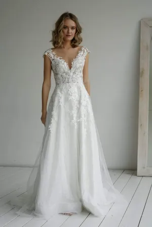 A-line elegant Ball Gown Glitter fabric Sweetheart Wedding Dress With Appliques TN230