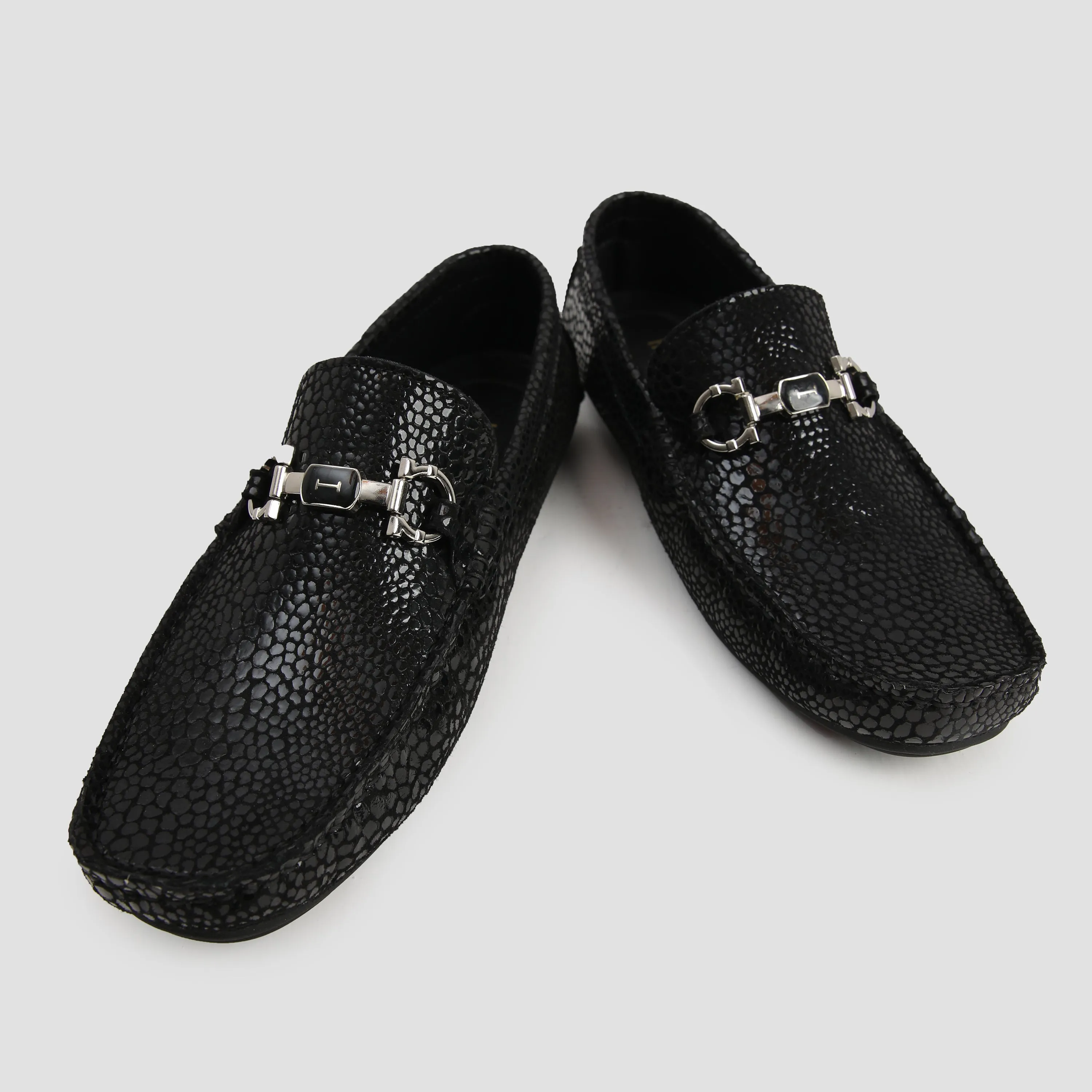 BLACK TEXTURED LEATHER MOCCASINS