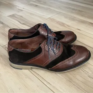 Johnston &amp; Murphy Saddle Oxford w/blue laces leather Size 10