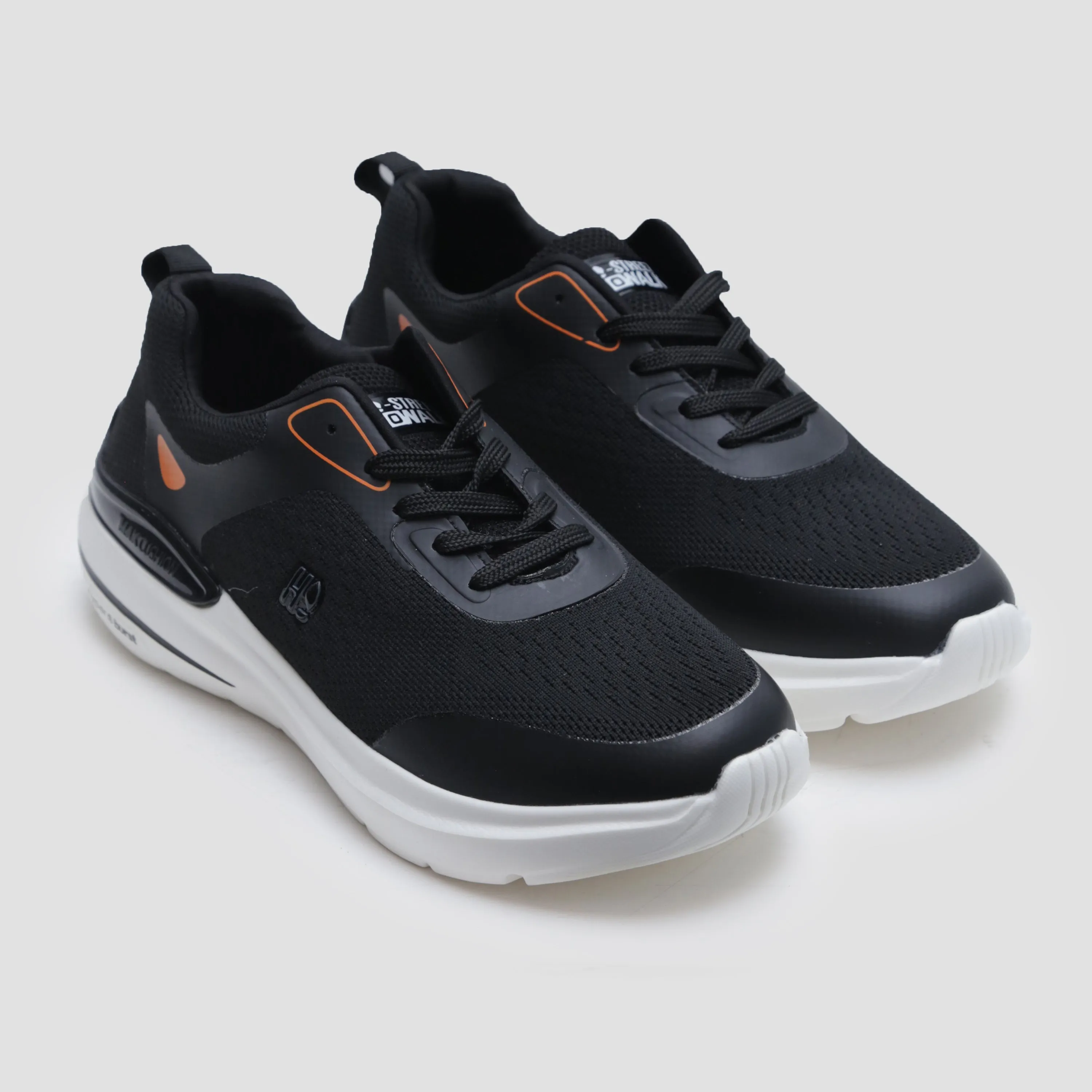 LACE UP COMFORT TRAINER