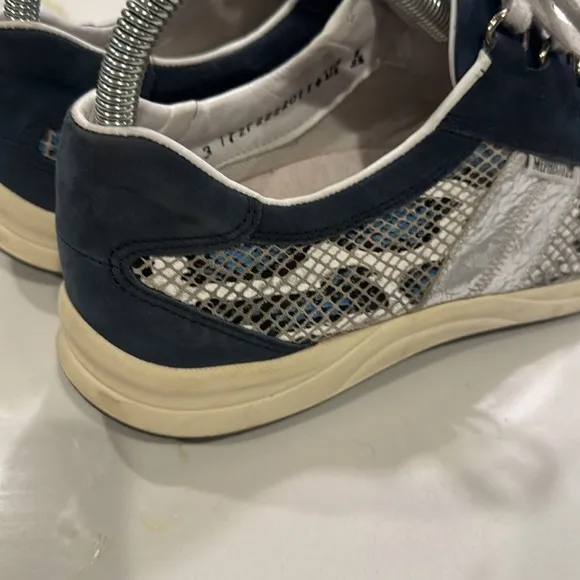 Mephisto women’s Blue Oxford sneakers Size 8.5