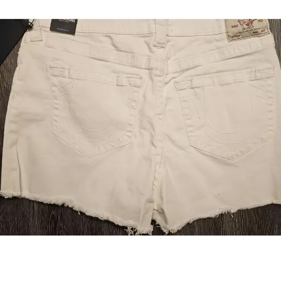 NWT $129 True Religion Wmns Optic White Raw Hem High Rise Denim Maisie Shorts 28