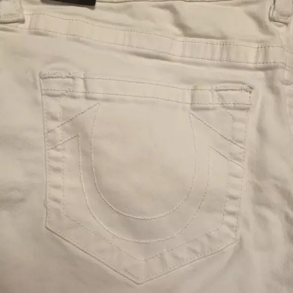 NWT $129 True Religion Wmns Optic White Raw Hem High Rise Denim Maisie Shorts 28