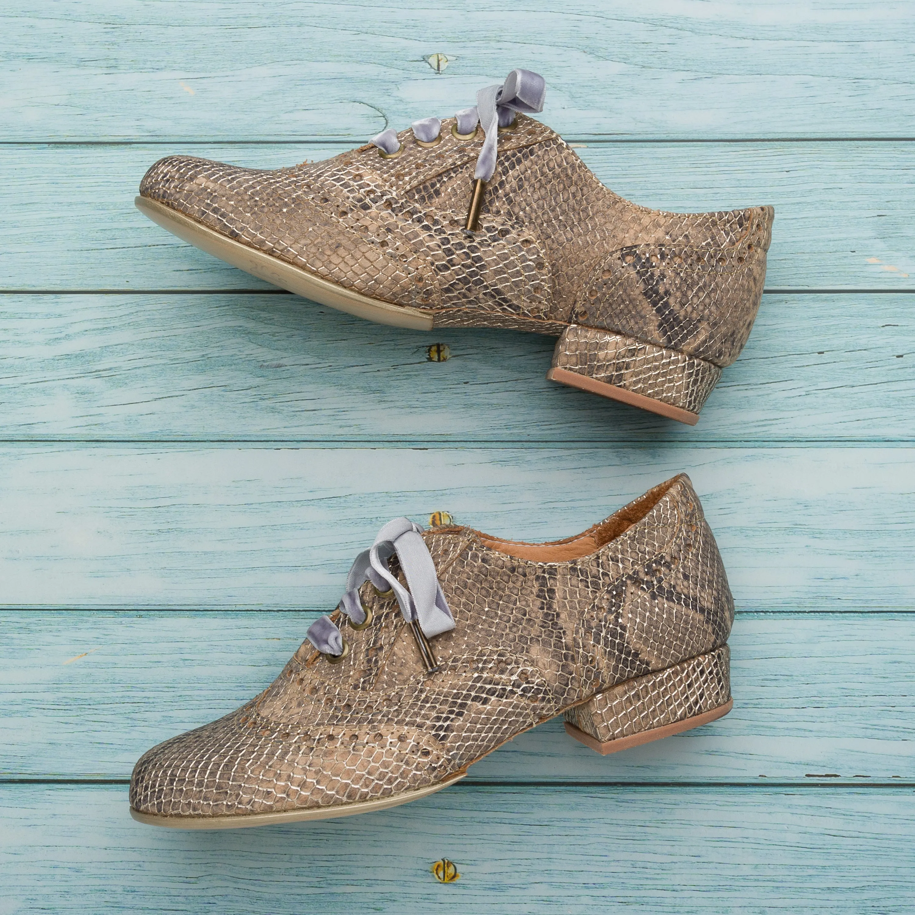 Oxford Curvy / Embossed Rose Champagne