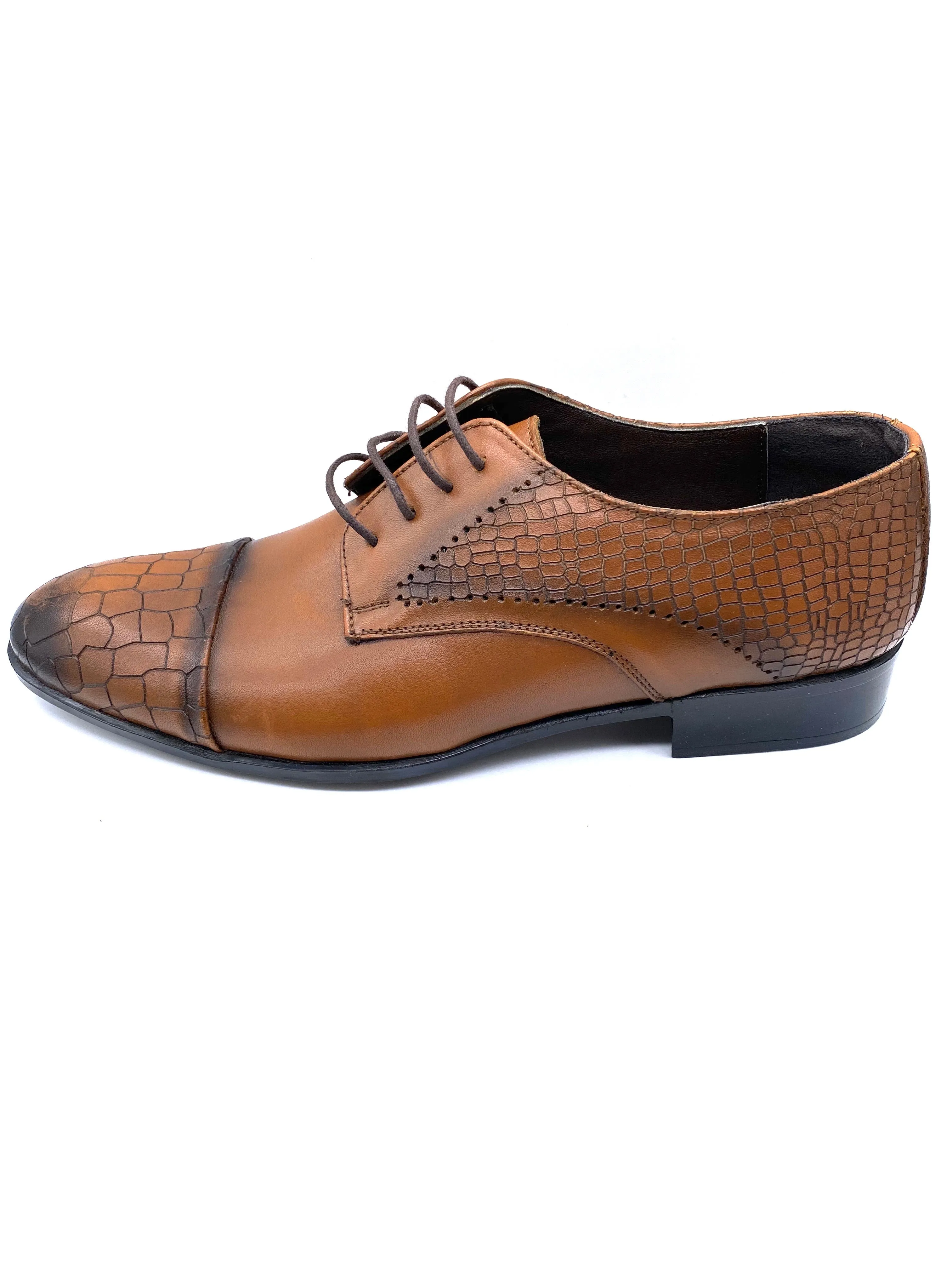 Pebble Toe Brogue Shoe - Tan
