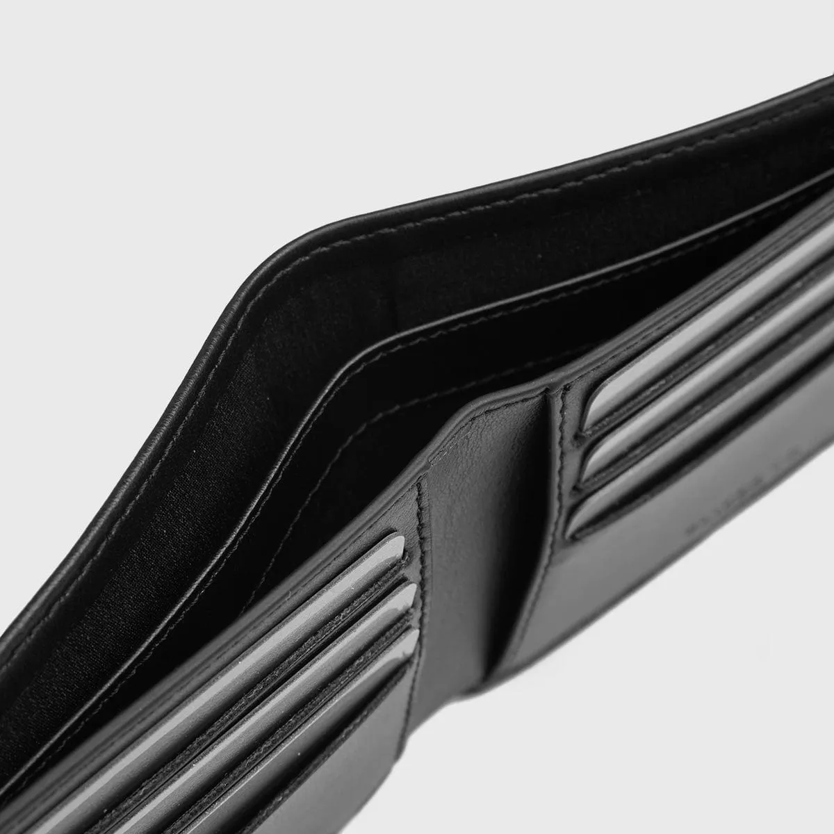 Premium Apple Leather Classic Bi-fold Wallet | Black