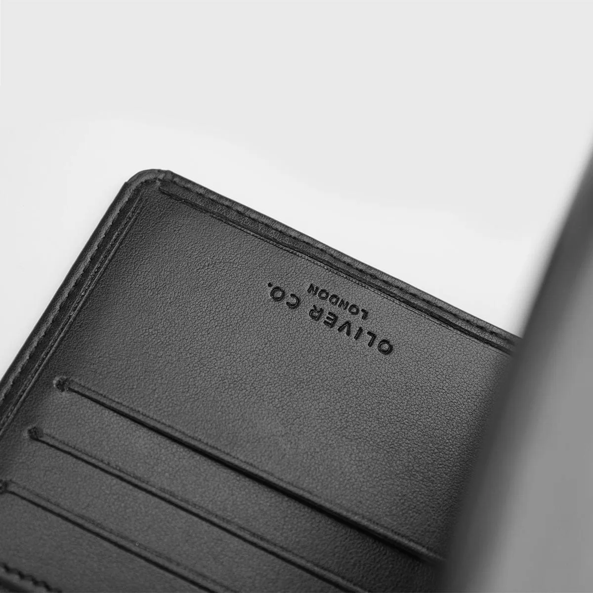 Premium Apple Leather Classic Bi-fold Wallet | Black