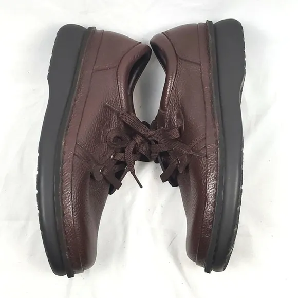 Propet Villager Oxford Walking Shoe in Brown Pebbled Leather
