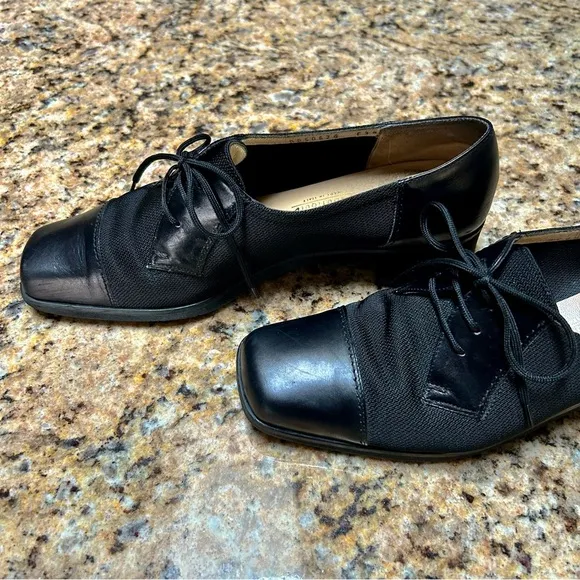 Salvatore Ferragamo Vintage Black Lace Up Oxford Heels Sz 8.5 Leather trim prep
