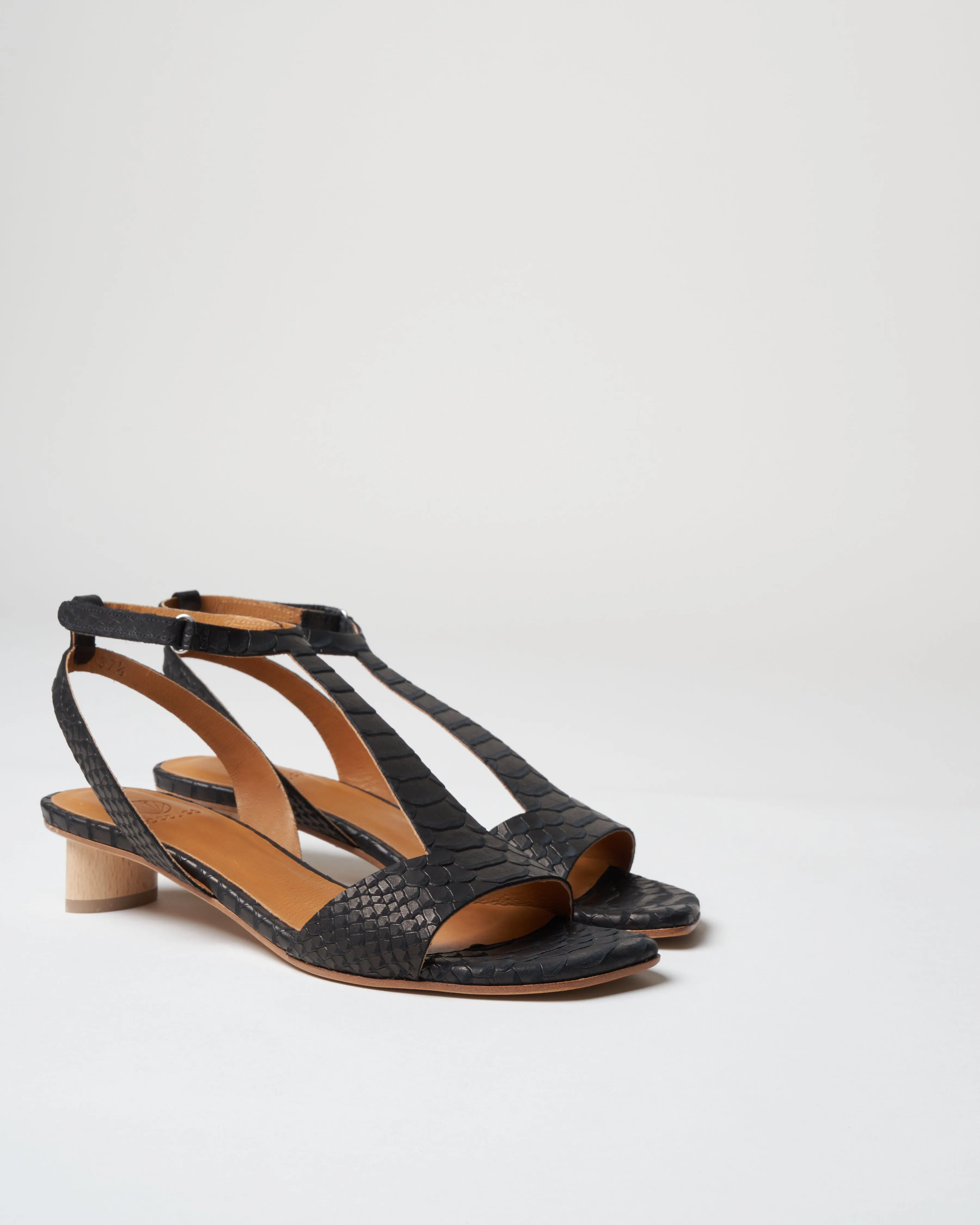 shell heel - black