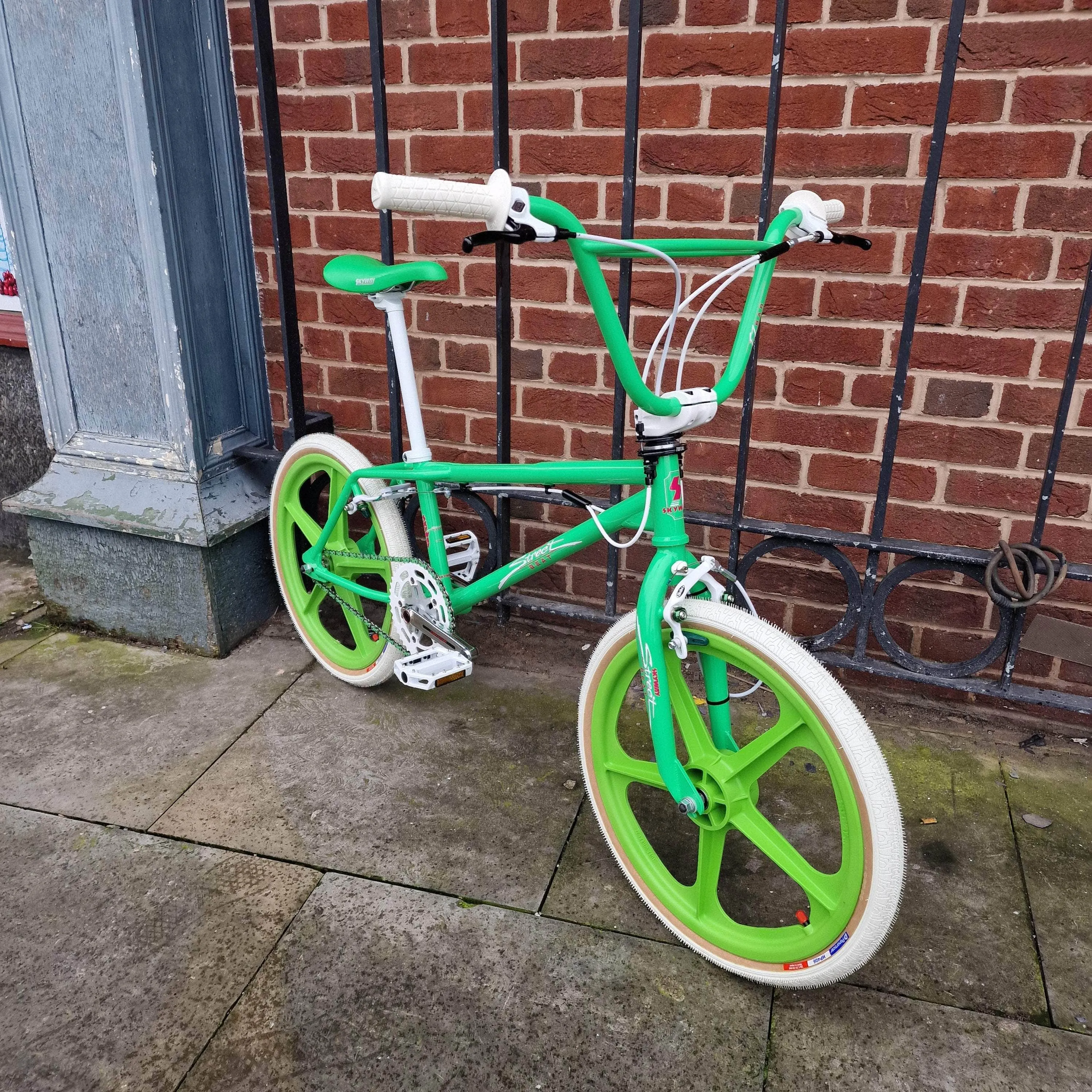 Skyway 2024 Street Beat Bike Green / White