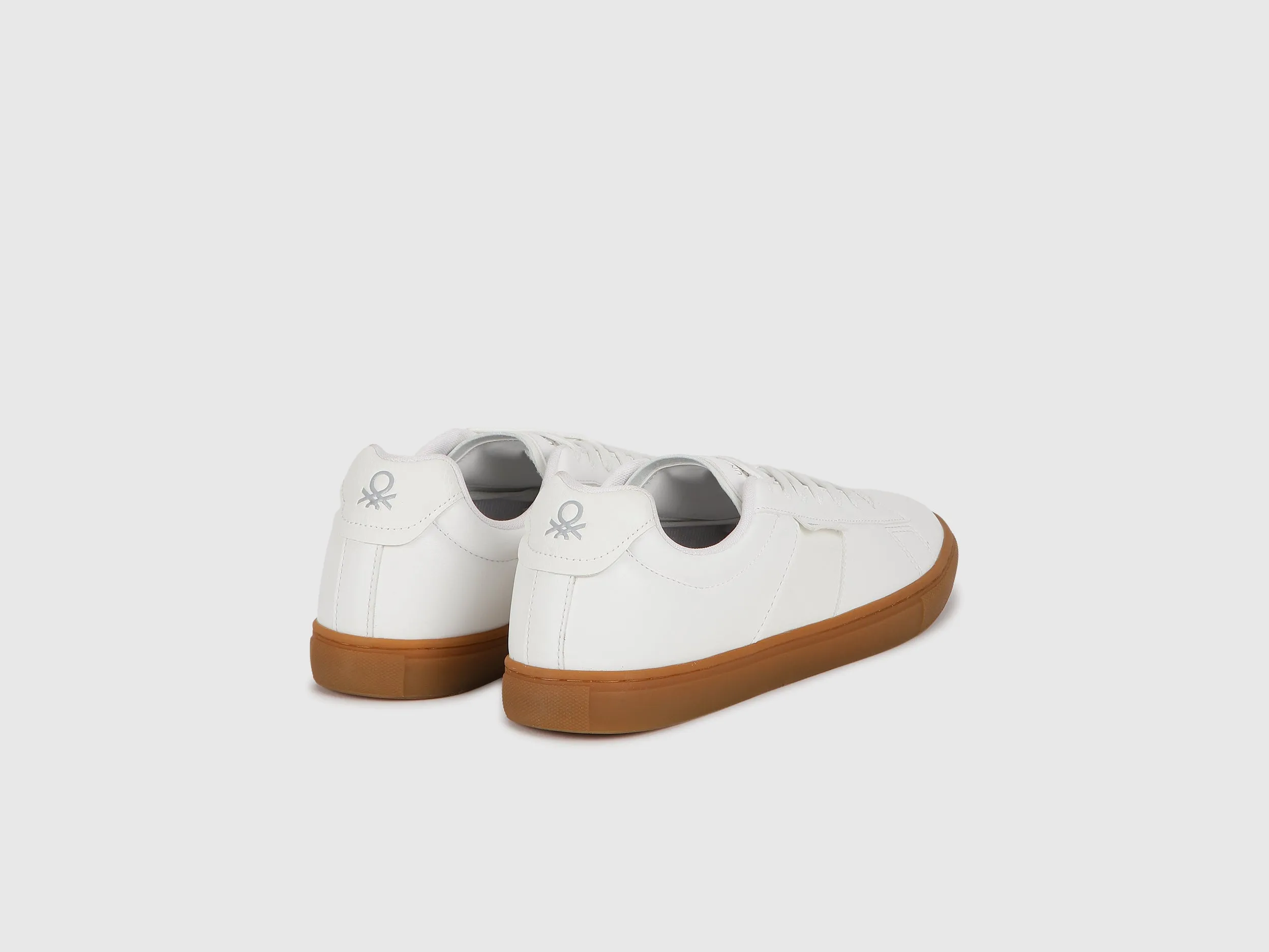 Solid Pattern Lace-Up Casual Sneakers