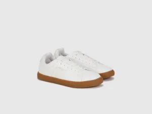 Solid Pattern Lace-Up Casual Sneakers
