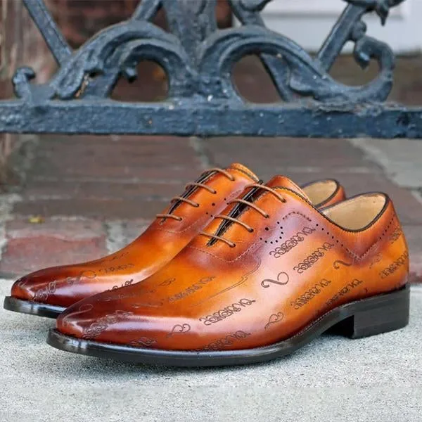 Special Symbol Carved Oxford Shoes
